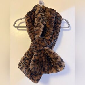 Apparis faux fur scarf